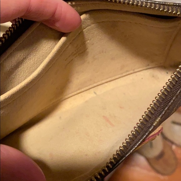 Louis Vuitton - Picture 5 of 5